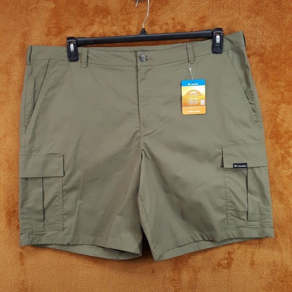 COLUMBIA Shorts Mens Size 42 Green Cargo Omni Shade 50 UPF 9" Regular Fit